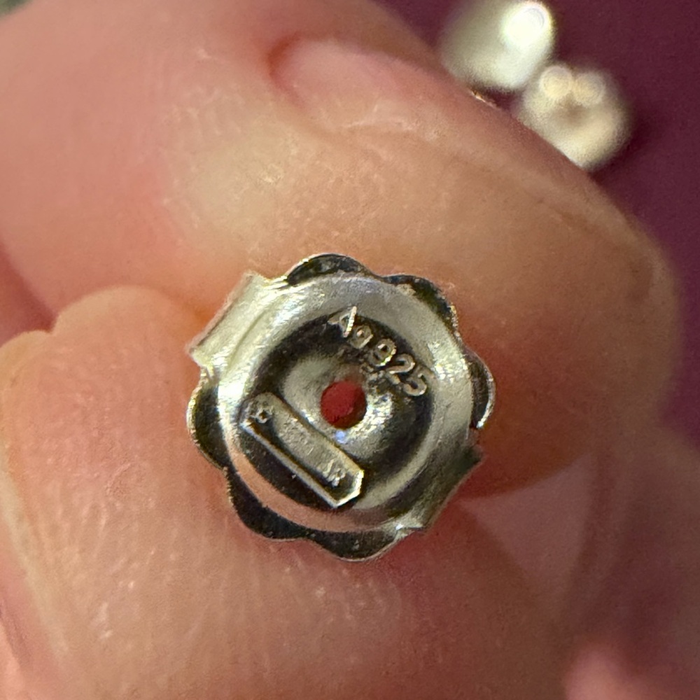 Gucci Interlocking G Red Heart Stud Earrings - image 3